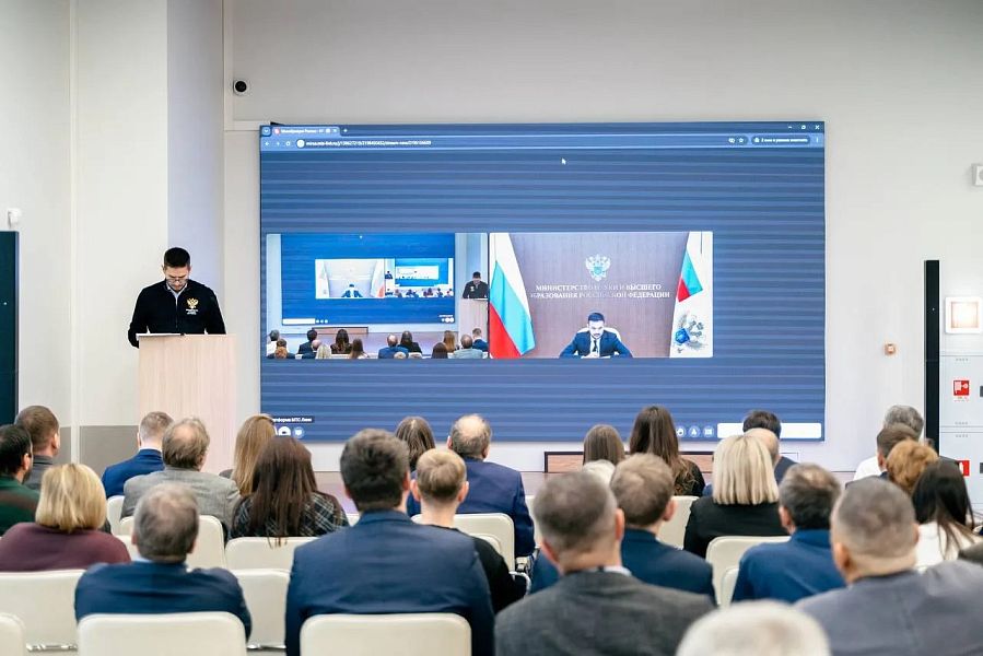 Семинар по развитию вузовской и научной инфраструктуры в Новосибирске.