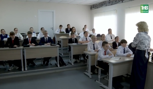 Иллюстрация к публикации о школьных каникулах.